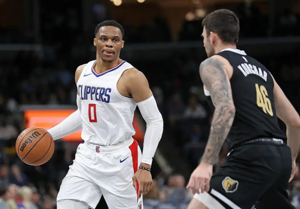 甘冈客场险胜佩斯，赢得关键三分